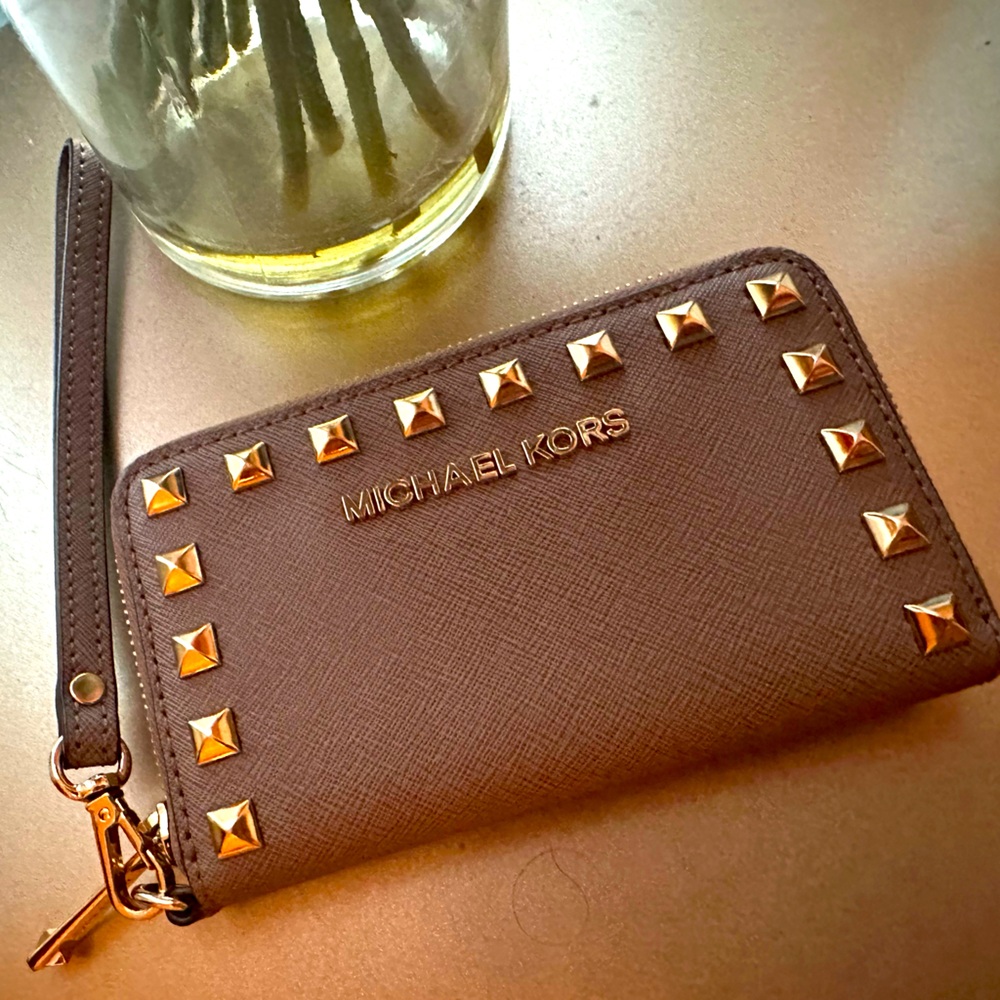 Michael Kors leather wristlet